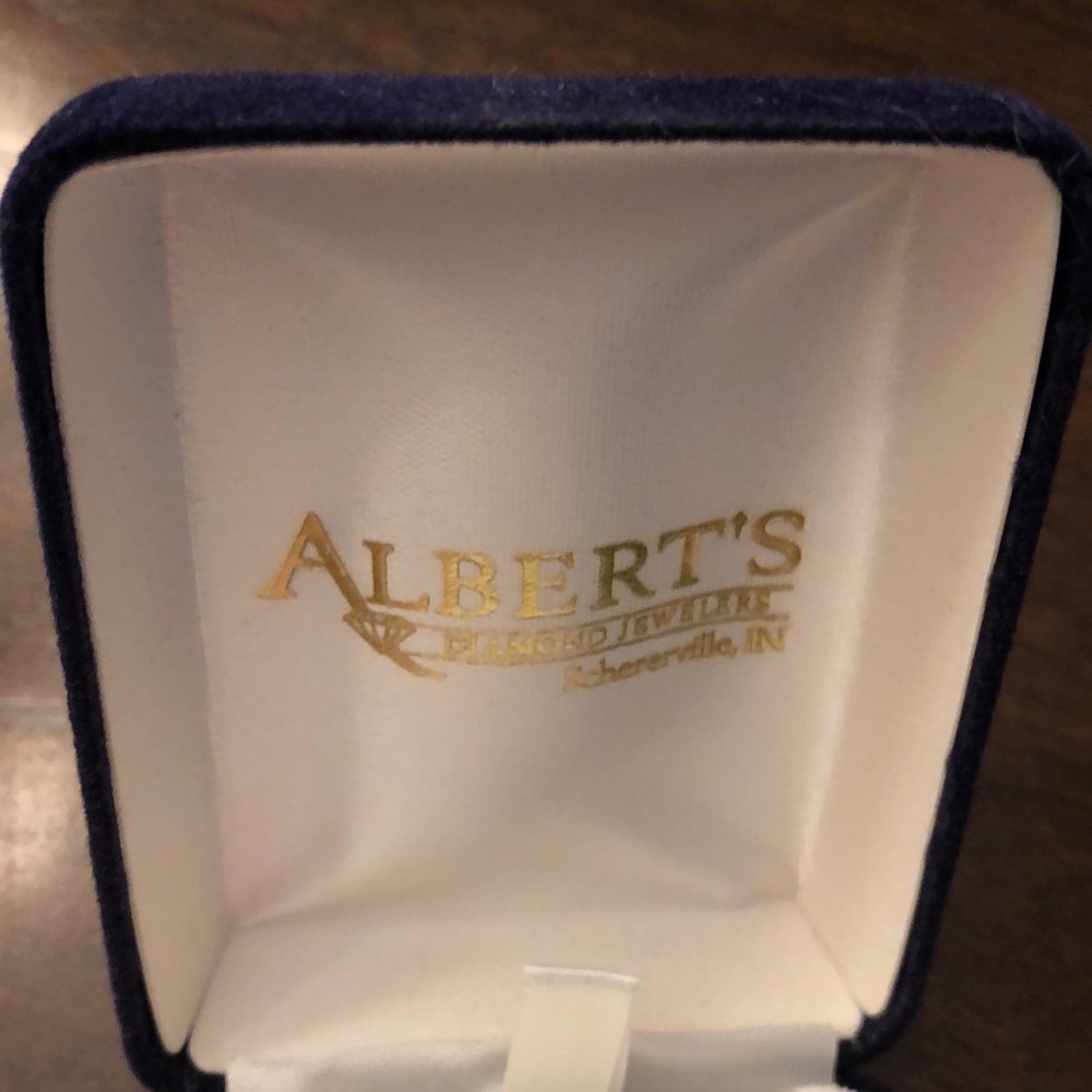 18K Gold Heart Pendant With 22 Diamonds - Picture 5 of 12